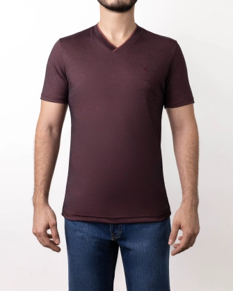 T-shirt moda cuello v slim fit vino
