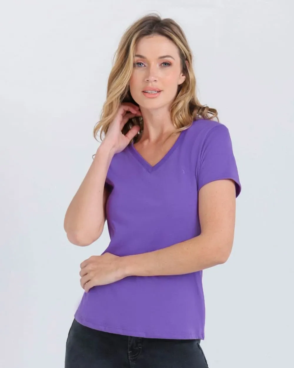 Camiseta dama cuello v morada