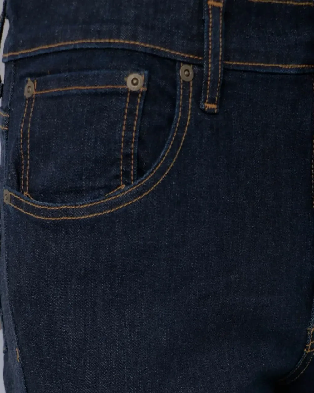 Jeans 702 regular fit azul oscuro