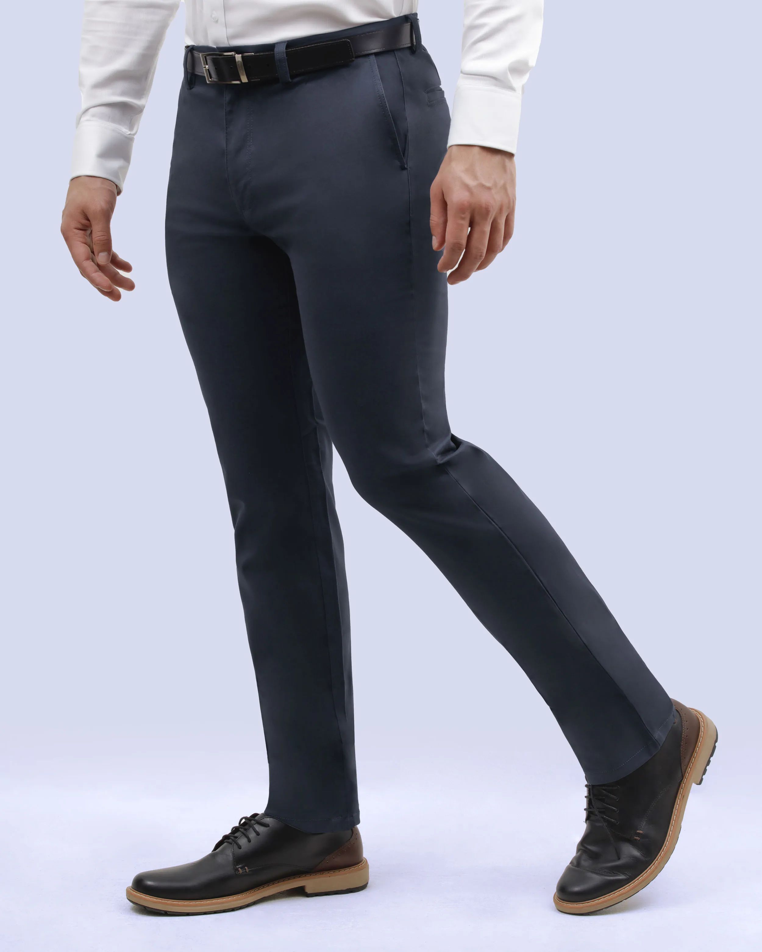 Pantalón casual slim fit azul active flex manhattan
