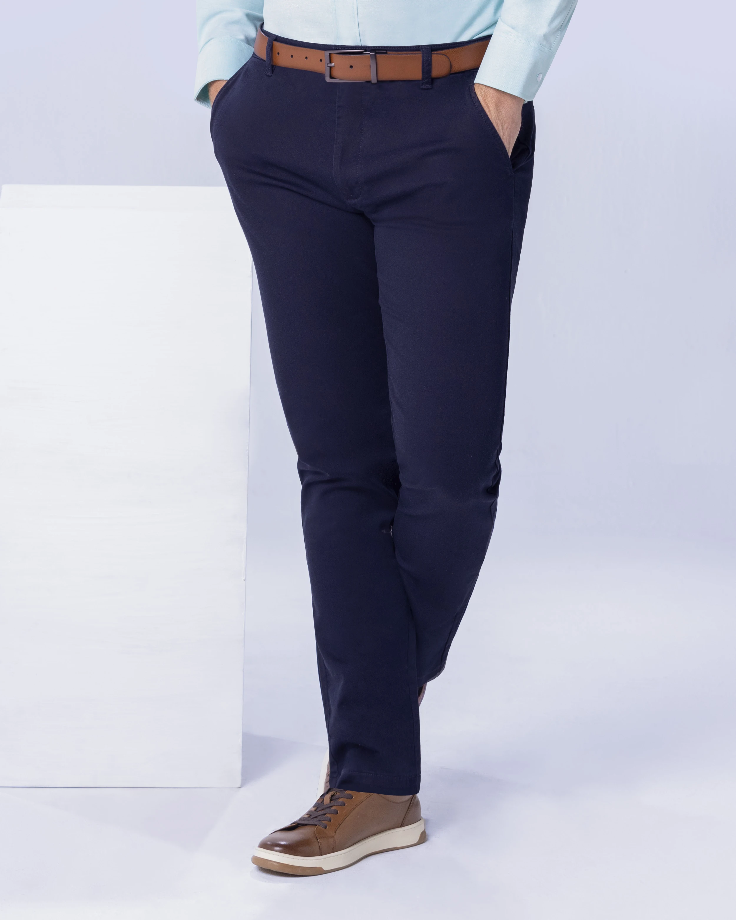 Pantalón casual slim fit azul active flex manhattan