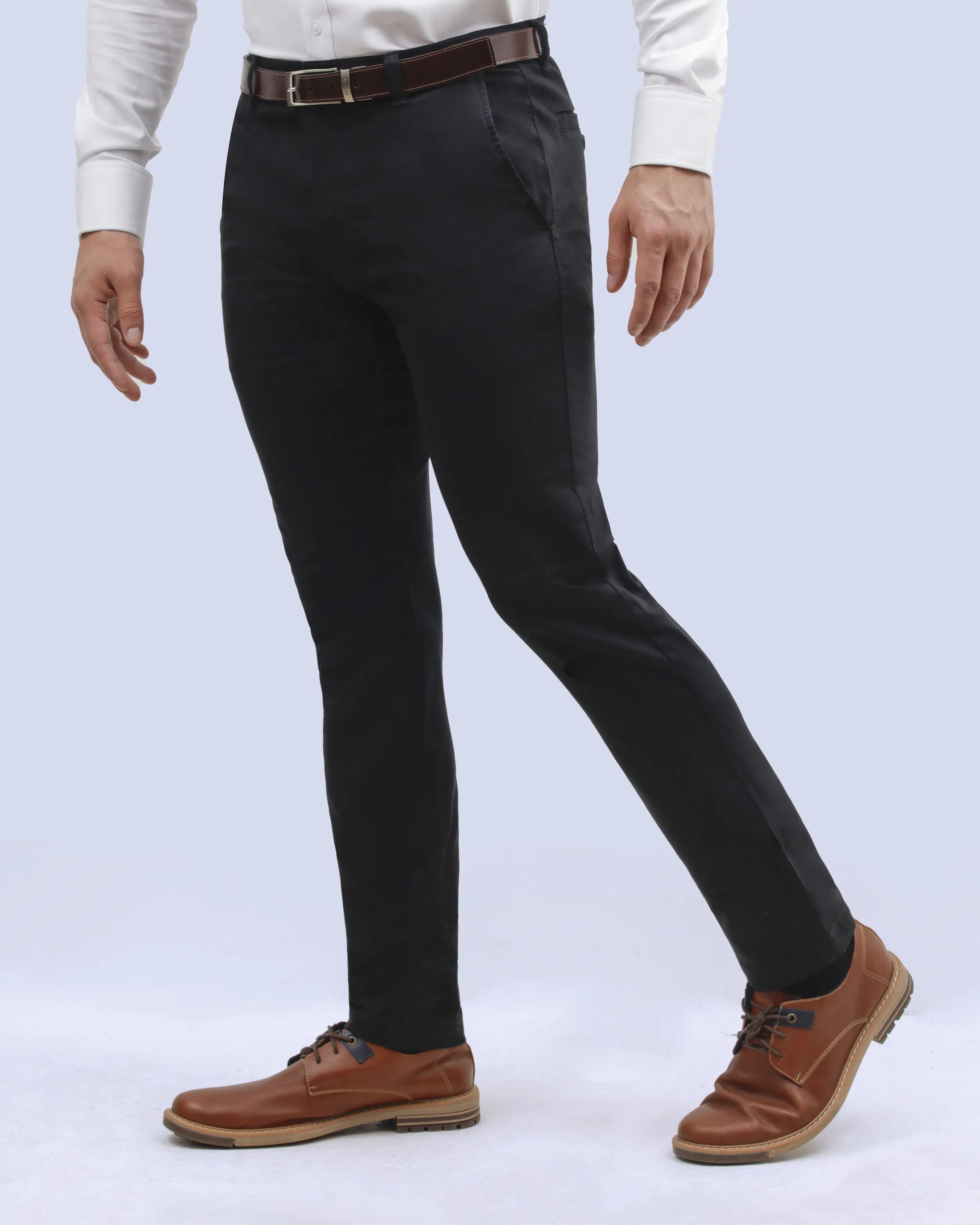 Pantalón casual slim fit negro anywhere chino manhattan