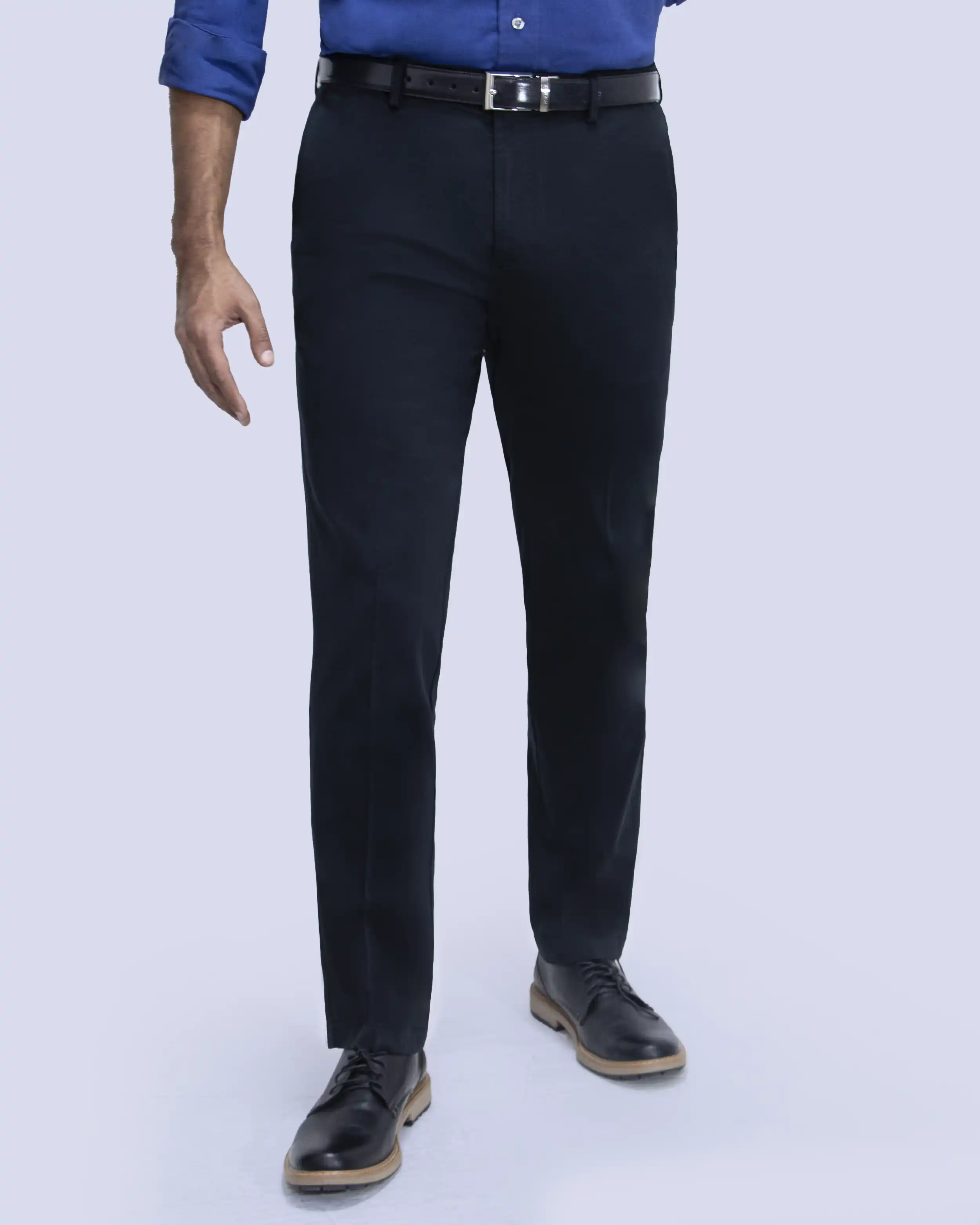 Pantalón casual slim fit negro luxe touch manhattan