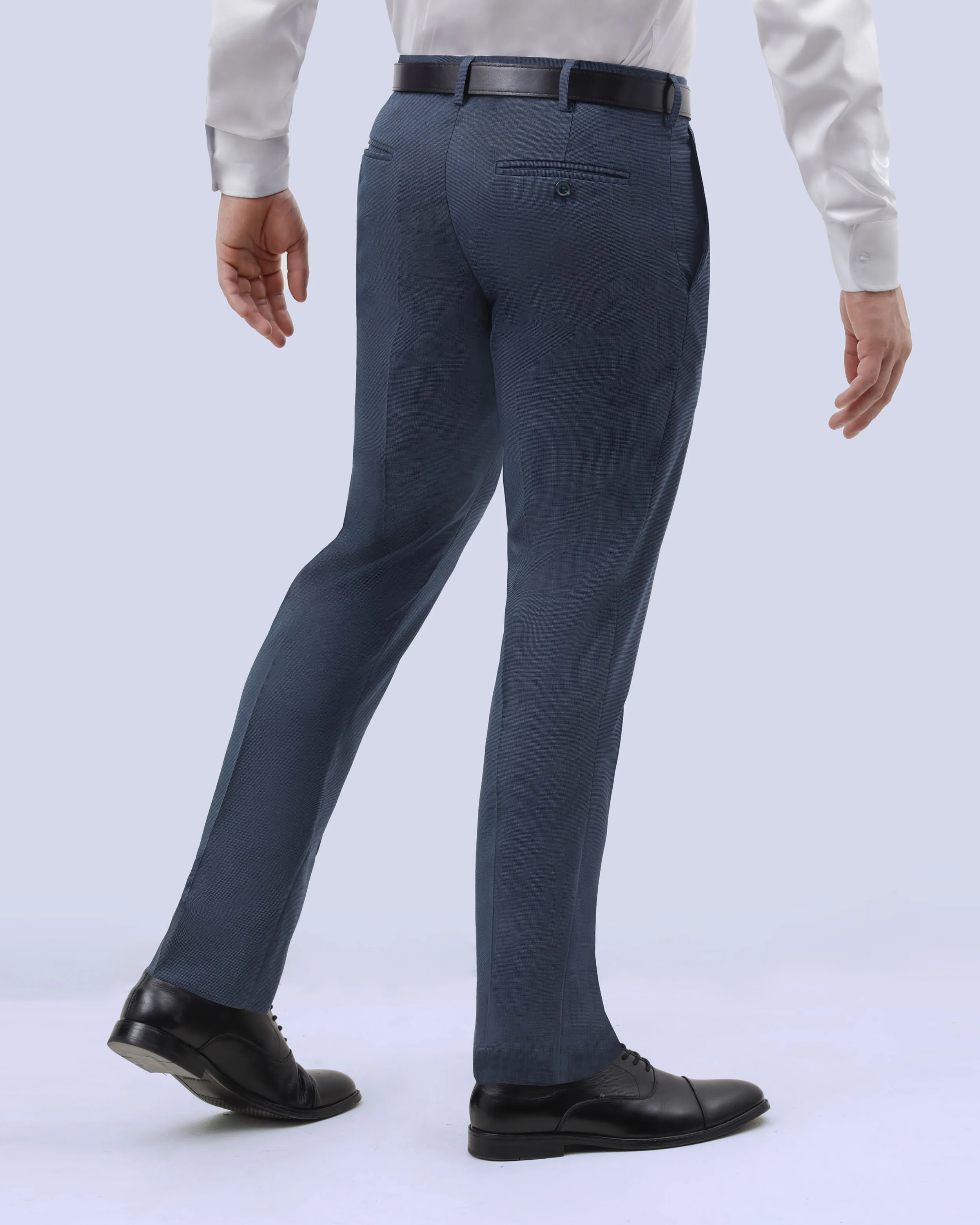 Pantalón de vestir slim fit azul texturizado con bolsillo oculto manhattan