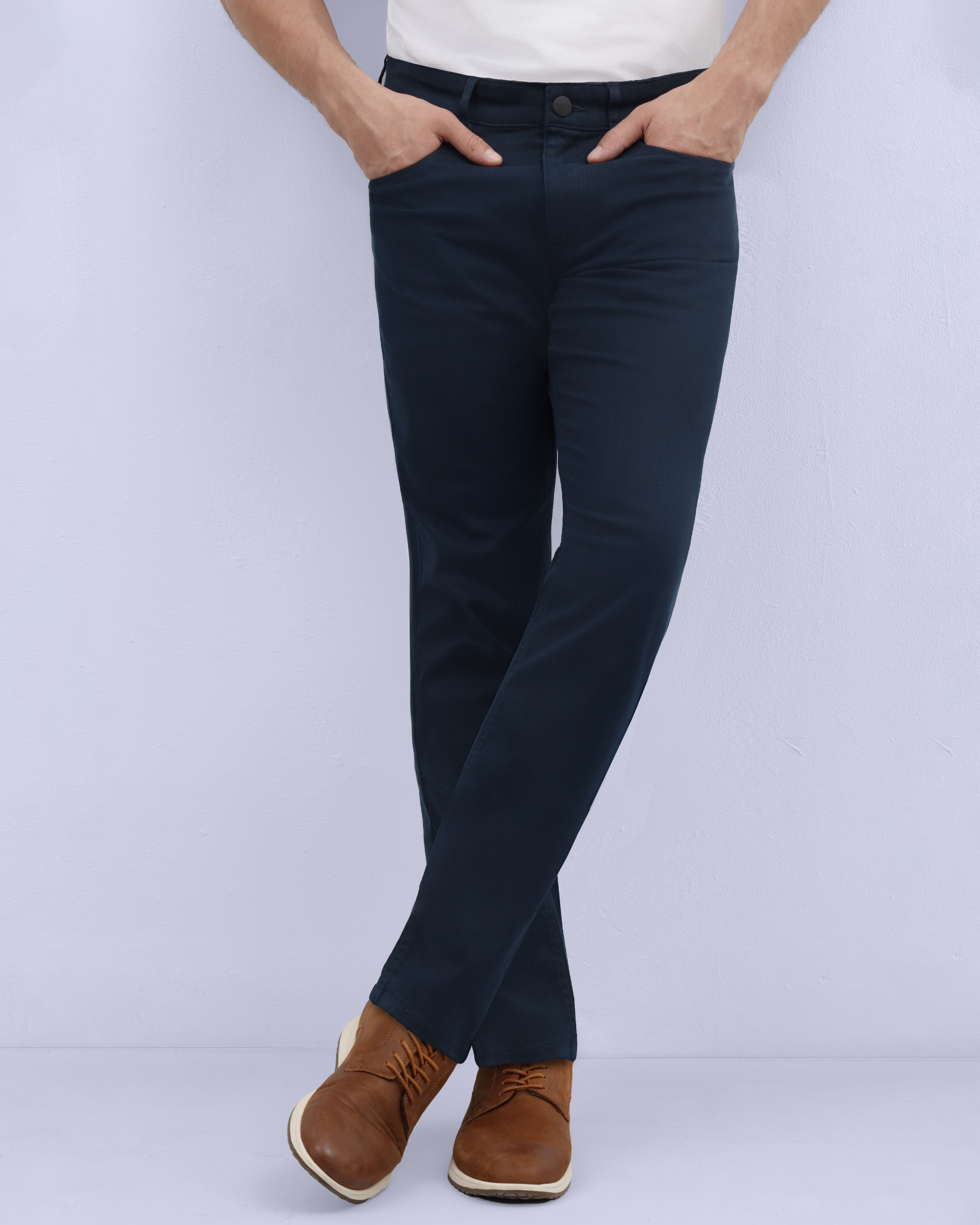 Pantalón casual slim fit azul navy tencel manhattan