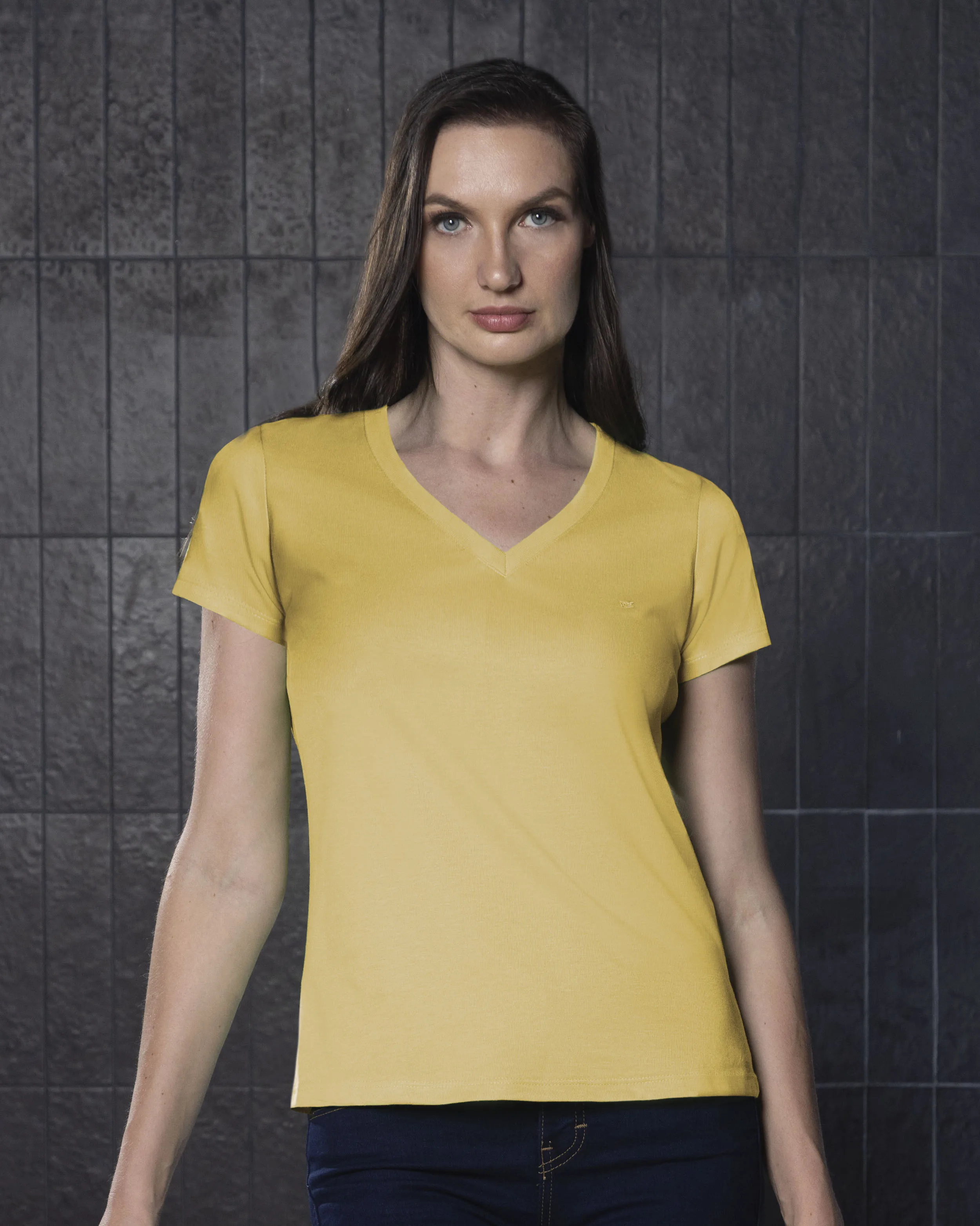Camiseta lisa cuello v manga corta amarilla