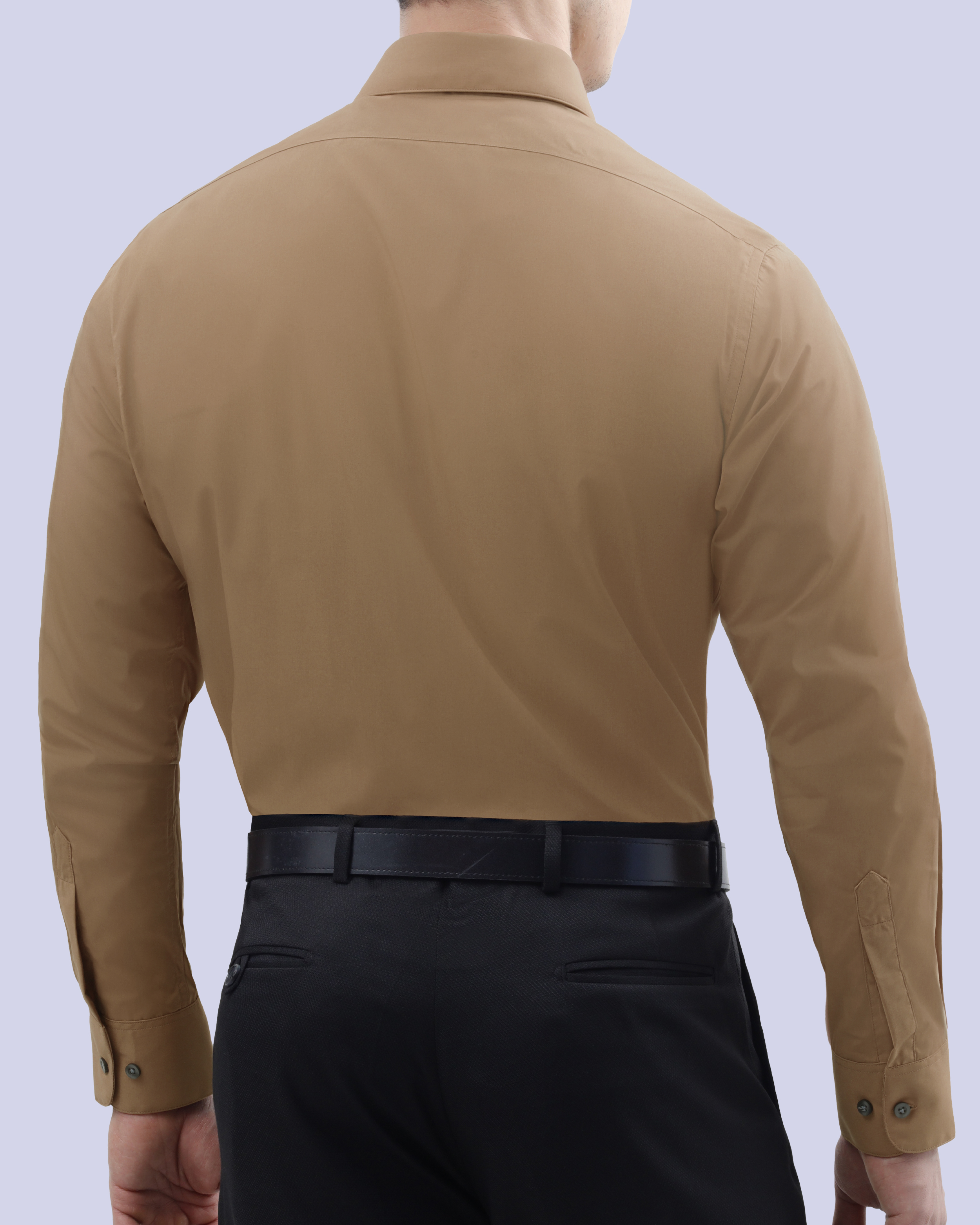 Camisa slim fit manga larga café