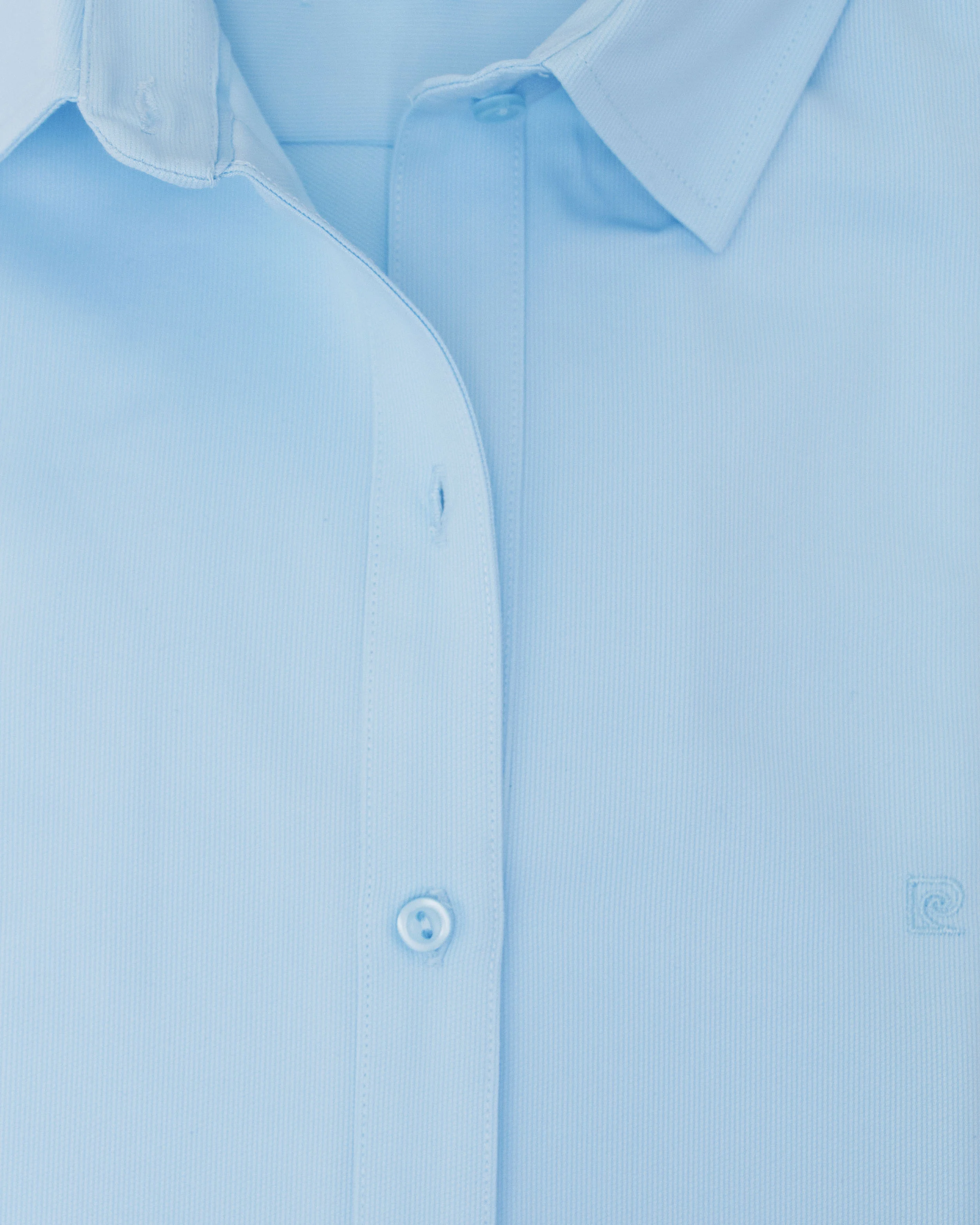 Blusa de vestir slim fit celeste piqué premium bambú stretch