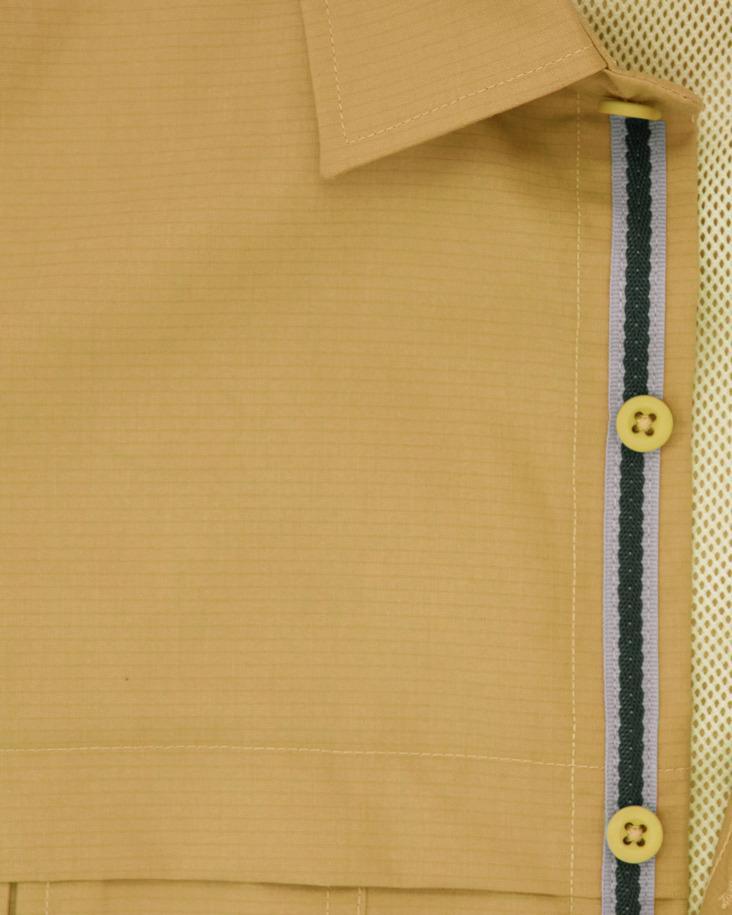 Camisa casual performance manga corta mostaza