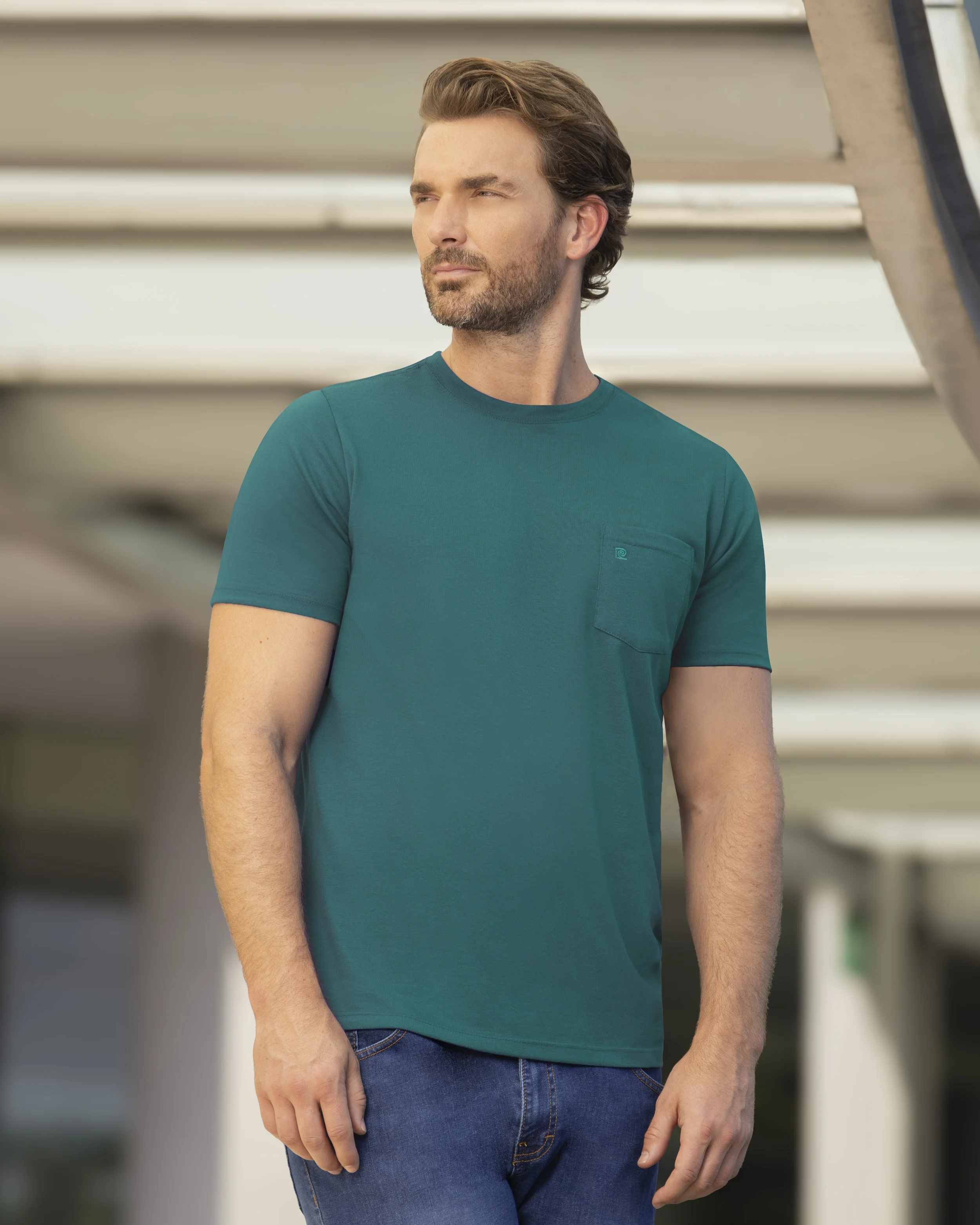 Camiseta cuello redondo lisa manga corta verde con bolsa