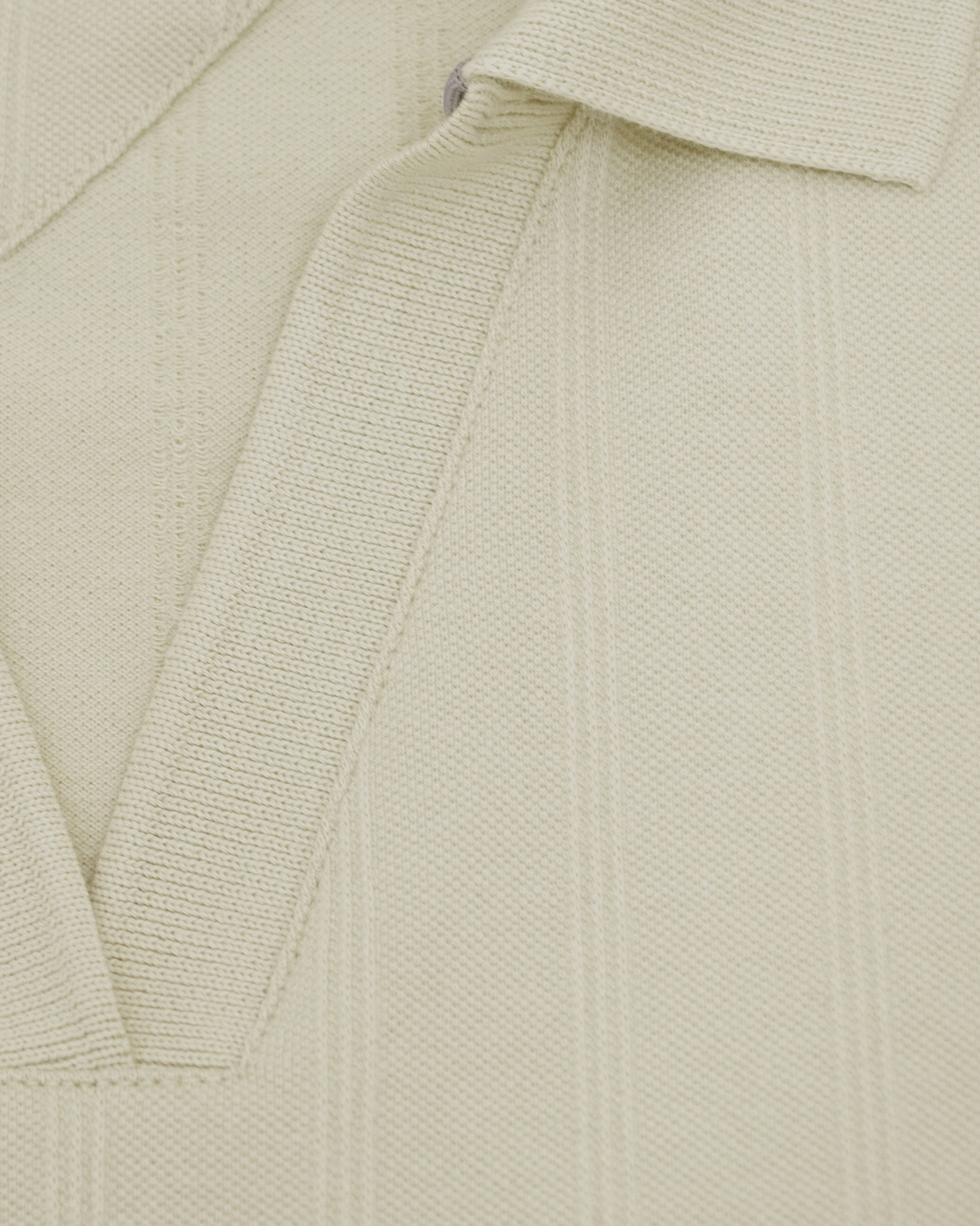 Camisa sport diseño slim fit manga corta beige