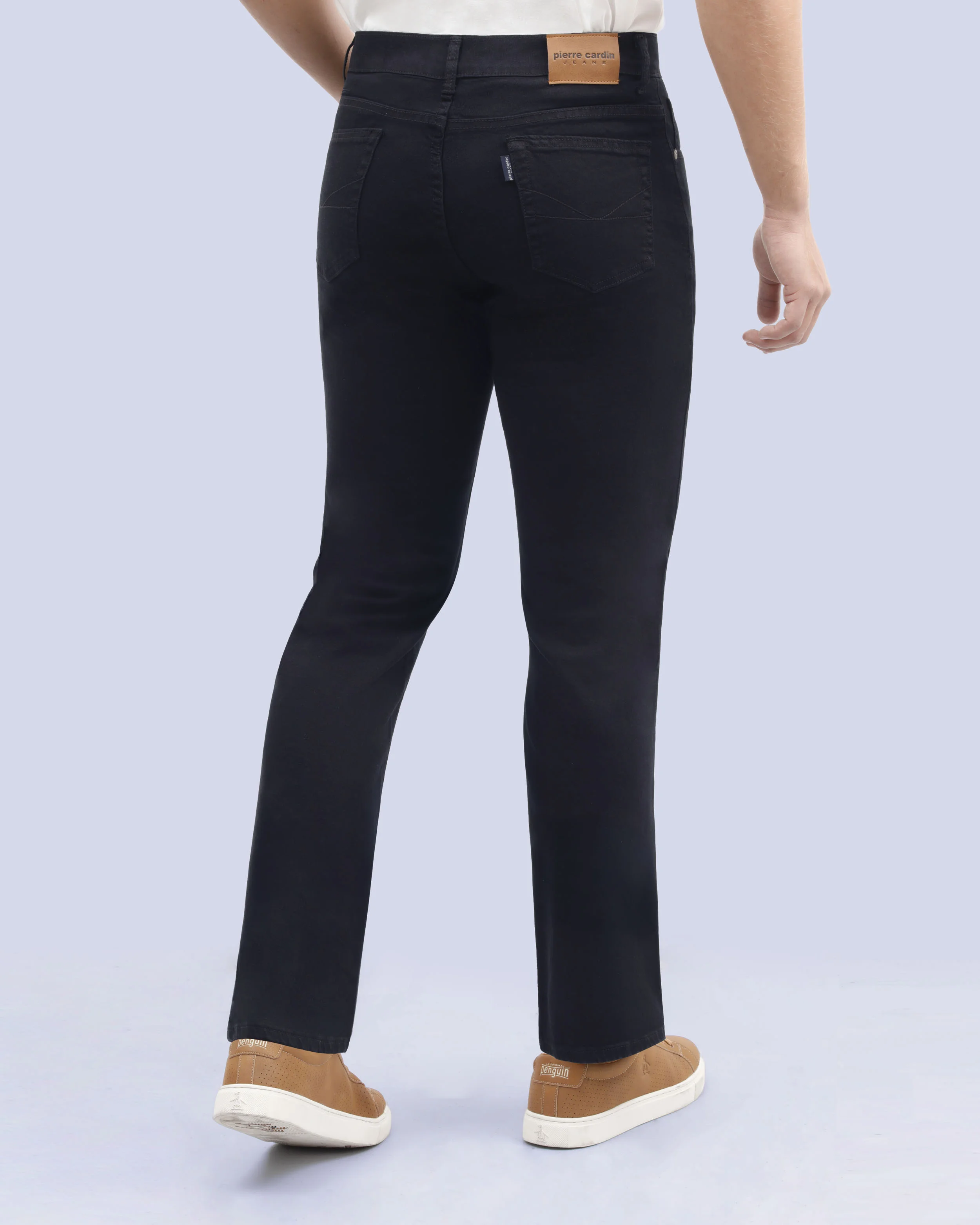 Jeans 702 regular fit negro básico