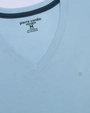 Camiseta lisa cuello v manga corta celeste