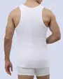 Camiseta blanca sin mangas
