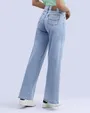 Jeans tipo wide leg 481 tiro alto celeste claro