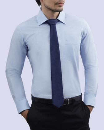 Camisa lisa branson slim fit en color celeste