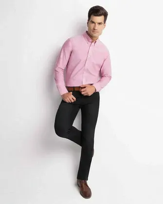 Camisa rosa best sale pantalon negro